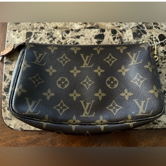 Authentic LV pochette - Picture 7 of 12